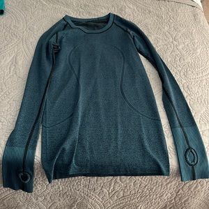Lululemon Switfly Tech Long Sleeve Hip Length Blue/Black Static